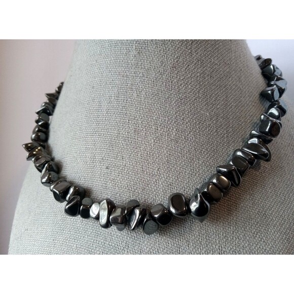 VTG Hematite Chip Necklace with Ornate Irregular Hook Clasp (AS IS) - Picture 2 of 11